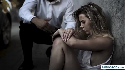 Sgeulachdan Kinky: nighean deugaire gun dachaigh